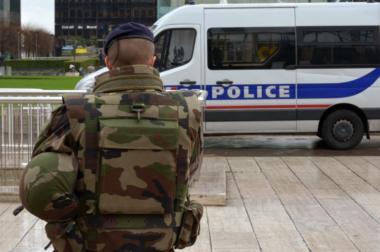 Un militaire de l'opération Sentinelle (©Éric Piermont - AFP)