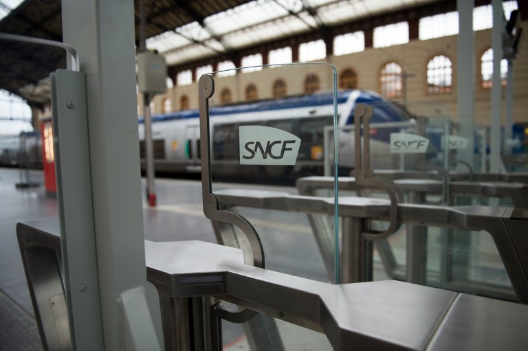 Portes d'embarquement gare TGV Montparnasse (©BERTRAND LANGLOIS - AFP)