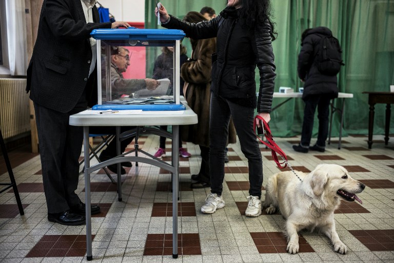 La démocratie en recul dans le monde entier (©Jeff Pachoud - AFP)