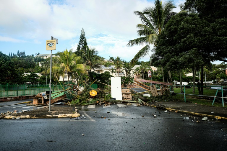 Barrage dans le quartier de Magenta, à Nouméa, le 20 mai 2024