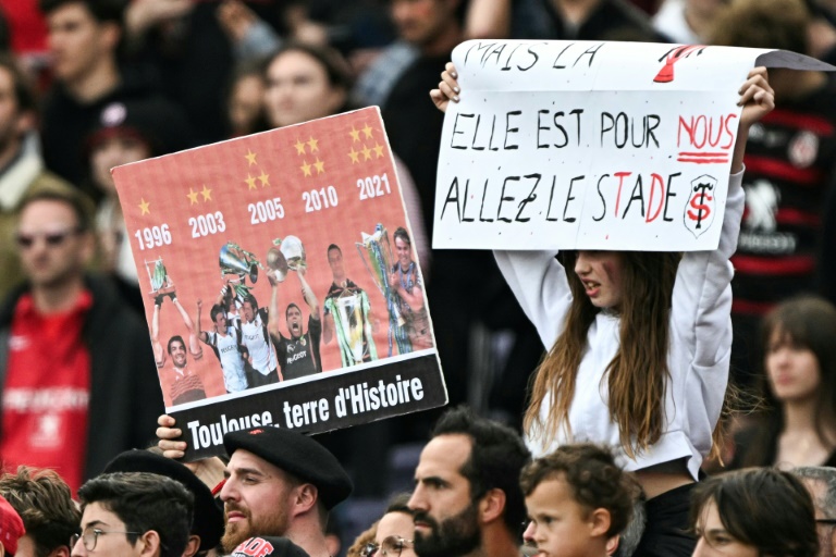 Des supporters toulousains pendant la demi-finale de Champions Cup contre les Harlequins, le 5 mai 2024 à Toulouse