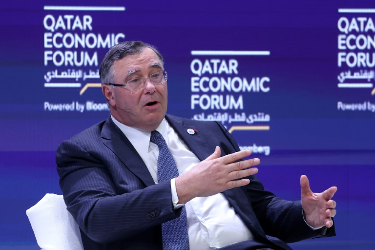 Le président-directeur général de TotalEnergies, Patrick Pouyanné, s'exprime lors d'une session du Forum économique du Qatar à Doha, le 15 mai 2024