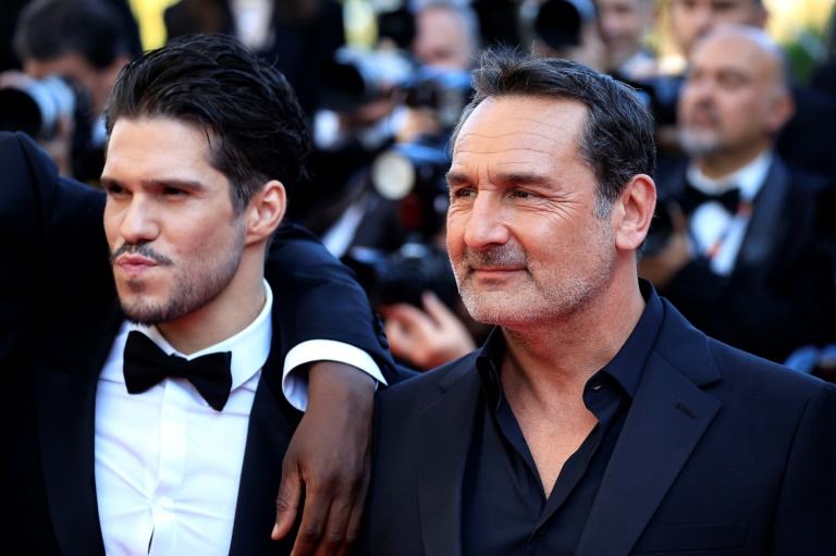 L'acteur François Civil, à gauche, et le réalisateur Gilles Lellouche, à droite, au festival de Cannes, dans les Alpes-Maritimes, le 23 mai 2024