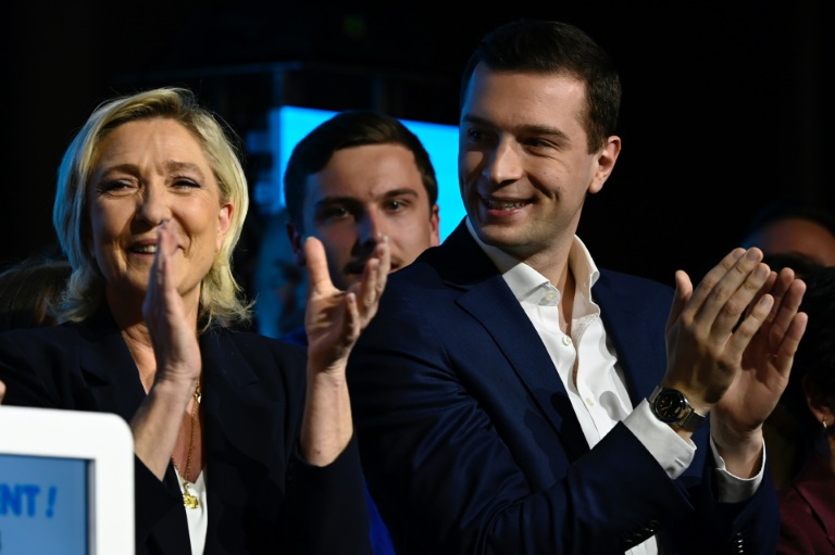 La tête de liste RN aux européennes Jordan Bardella et la cheffe des députés du parti à l'Assemblée nationale Marine Le Pen, le 7 mai 2024 en meeting à Saint-Avold