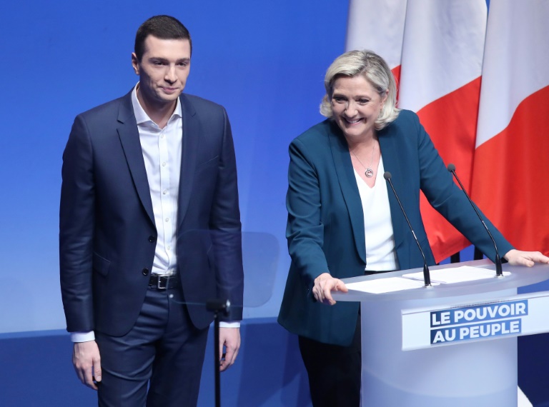Marine Le Pen, alors présidente du RN, et Jordan Bardlla, porte-parole du parti et candidat aux élections européennes, le 13 janvier 2019 à Paris
