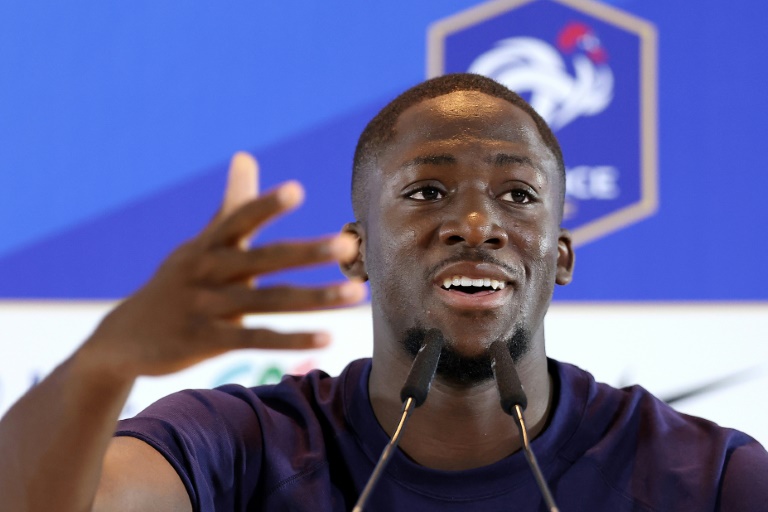 Le défenseur de l'équipe de France de football Ibrahima Konaté, lors d'une conférence de presse avant le huitième de finale de l'Euro-2024 face à la Belgique, le 29 juin 2024 à Paderborn (Allemagne)