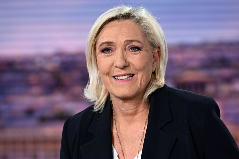 La présidente des députés RN Marine Le Pen sur le plateau de TF1 le 10 juin 2024 à Boulogne-Billancourt, en banlieue parisienne