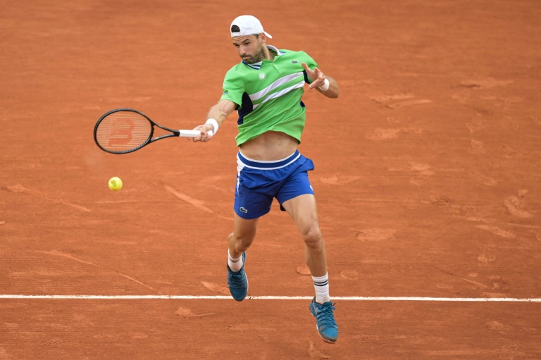 Le Bulgare Grigor Dimitrov en huitièmes de finale du tournoi de Roland-Garros sur le court Suzanne-Lenglen le 2 juin 2024 à Paris