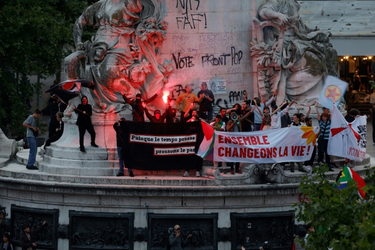 Rassemblement place de la République, à Paris, après l'annonce des résultats du 1er tour des législatives, le 30 juin 2024