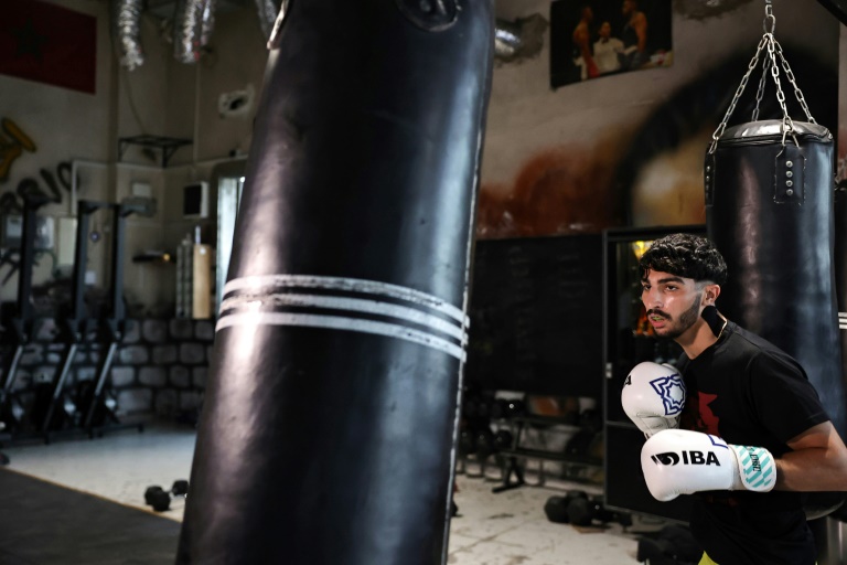 Le boxeur palestinien Wassim Abou Sal lors d'une séance d'entraînement, le 22 juin 2024 à Ramallah