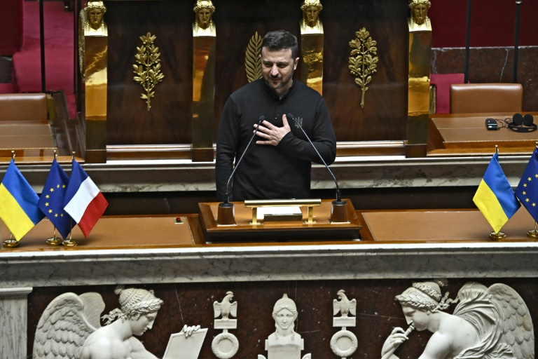 Le président ukrainien Volodymyr Zelensky devant les députés à l'Assemblée nationale à Paris, le 7 juin 2024