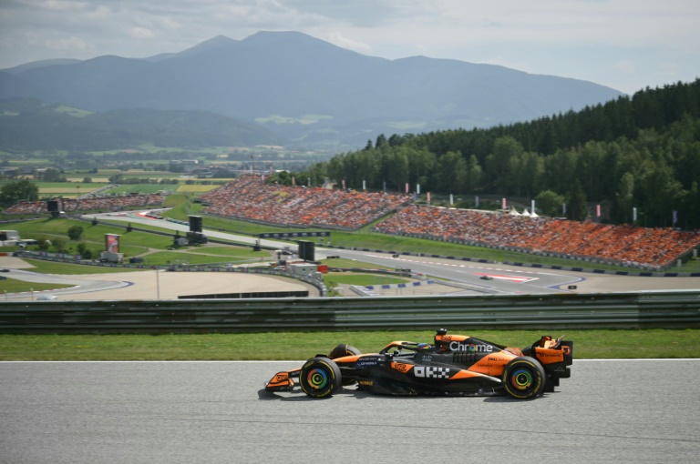 La McLaren de l'Australien Oscar Piastri en route vers une surprenante deuxième place au Grand Prix d'Autriche, le 30 juin 2024