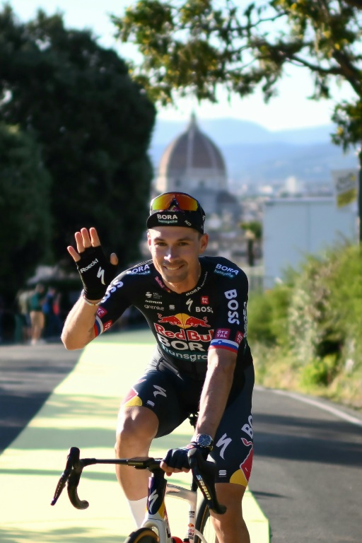 Le cycliste slovène Primoz Roglic à Florence, lors de la présentation avant la 111e édition du Tour de France, le 27 juin 2024