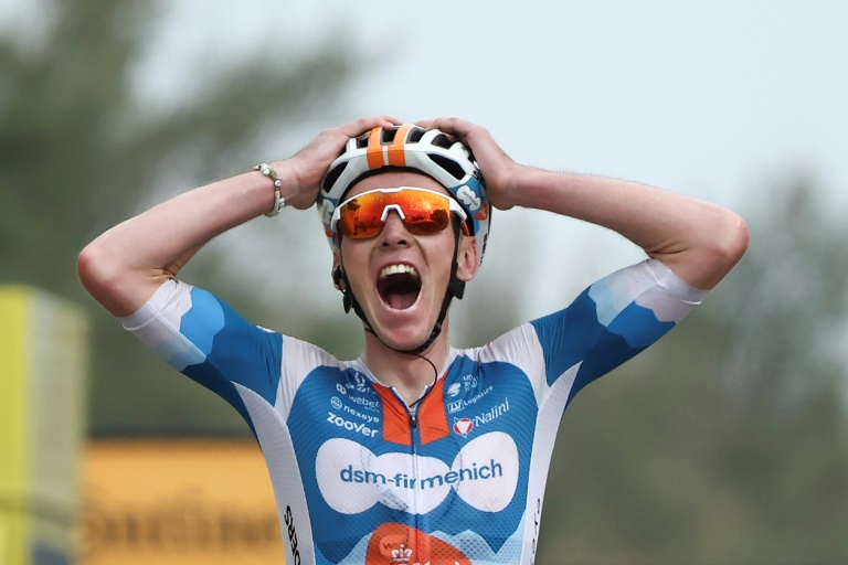 Le cycliste Romain Bardet à l'arrivée de la première étape du Tour de France entre Florence et Rimini, en Italie, le 29 juin 2024