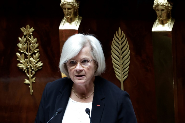 La ministre de la Santé Catherine Vautrin s'exprime à l'Assemblée nationale, à Paris, le 27 mai 2024