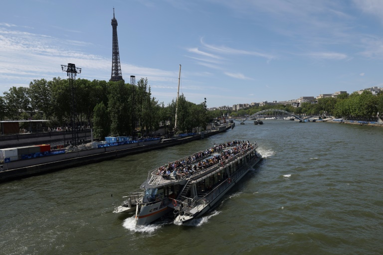 Vue de la Seine à proximité de la Tour Eiffel, le 28 juillet 2024