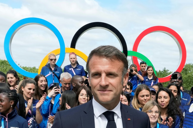 Le président Emmanuel Macron en visite au village olympique à Saint-Denis, en Seine-saint-Denis, le 22 juillet 2024