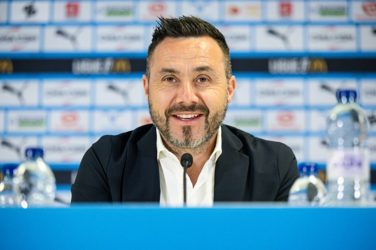 Le nouvel entraîneur de l'OM, l'Italien Roberto De Zerbi, lors de sa présentation officielle, le 9 juillet 2024 à Marseille