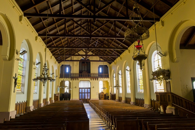 L'église Notre-Dame-de-Franchepre, construite par la famille de Wendel en 1910-1911 et située au cœur de la cité ouvrière de Genibois, à Joeuf, en Meurthe-et-Moselle, le 22 juillet 2024