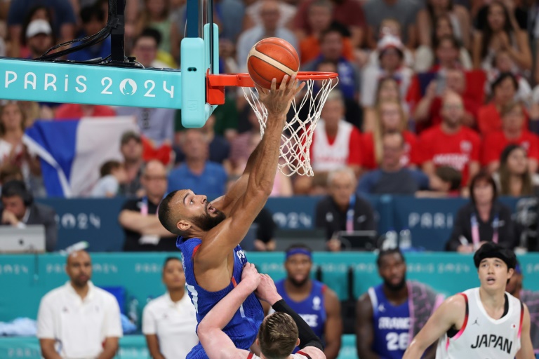 Le Frnaçais Rudy Gobert lors du match de poule des JO entre le Japon et la France, à Villeneuve-d'Ascq, le 30 juillet 2024