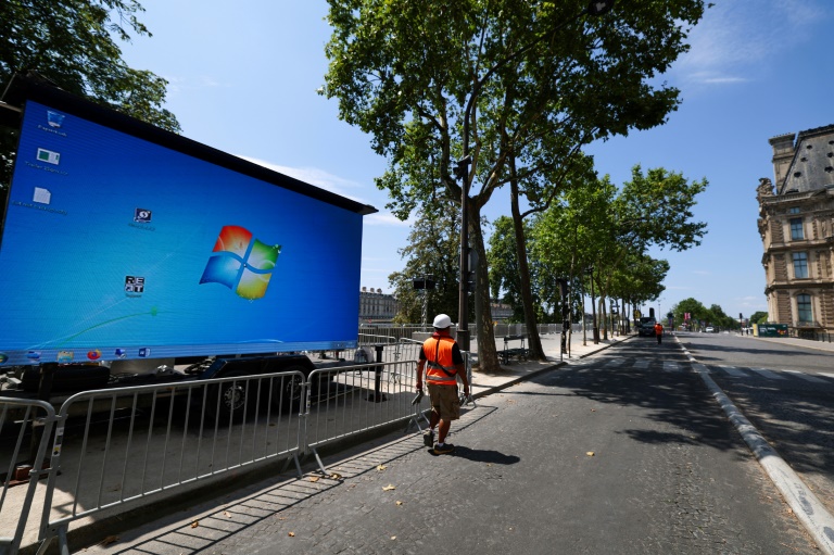 Un écran au logo de Microsoft, photographié à Paris le 19 juillet