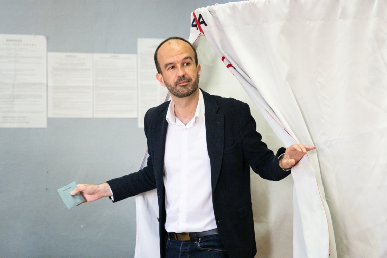 Le député et coordinateur de La France insoumise, Manuel Bompard, votant à Marseille le 30 juin 2024