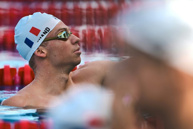 Le nageur français Léon Marchand participe à un entrainement de l'équipe de France à Bellerive-sur-Allier près de Vichy, en France, le 17 juillet 2024