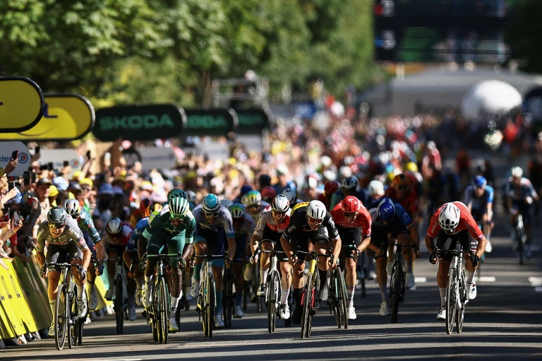 Les sprinteurs à l'arrivée de la 6e étape du Tour de France, à Dijon, le 4 juillet 2024