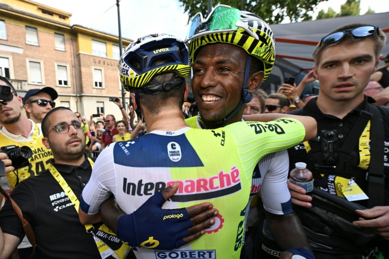 L'Érythréen de la formation Intermarche - Wanty Biniam Girmay célèbre sa victoire lors  de la 3e étape du Tour de France, entre Piacenza et Turin en Italie, le 1er juillet 2024