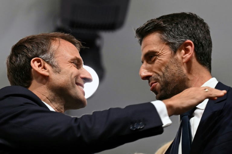 Le président Emmaniuel Macron et le président de Paris-2024 Tony Estanguet lors de la cérémonie d'ouverture, le 26 juillet 2024