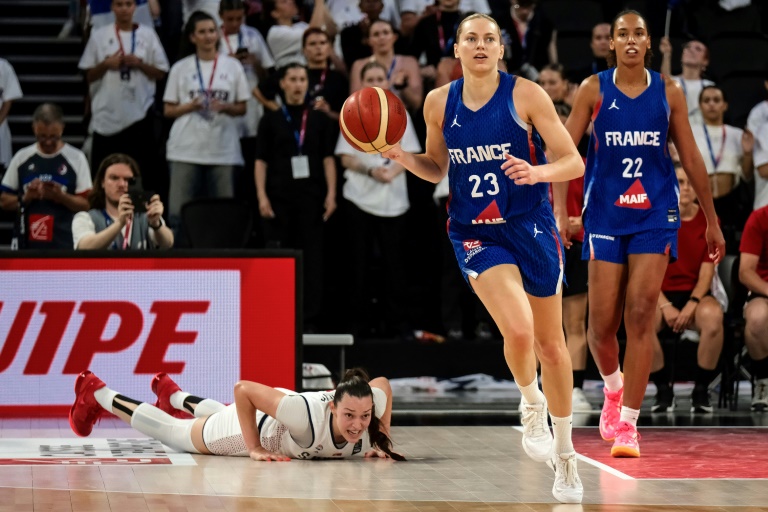 La meneuse française Marine Johannes face à la Serbie, le 12 juillet 2024 à Décines-Charpieu