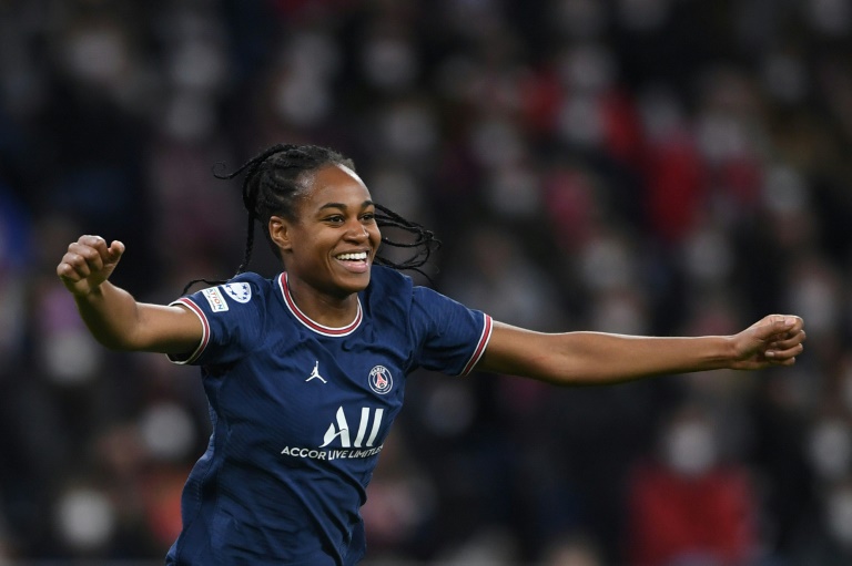 L'attaquante du PSG Marie-Antoinette Katoto après avoir marqué contre le Bayern en quart de finale aller de la Ligue des champions, le 22 mars 2022 à Munich