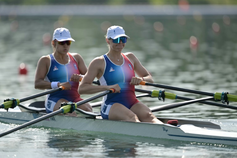 Les avironeuses françaises Emma Lunatti et Elodie Ravera-Scaramozzino à Vaires-sur-Marnes, dans la région parisienne, le 30 juillet 2024