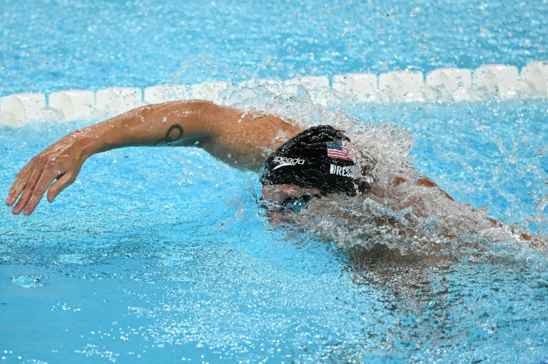 Le nageur américain Caeleb Dressel lors de la finale du relai 4x100 m nage libre des Jeux olympiques de Paris, à l'Arena de Paris La Défense, à Nanterre, le 27 juillet 2024