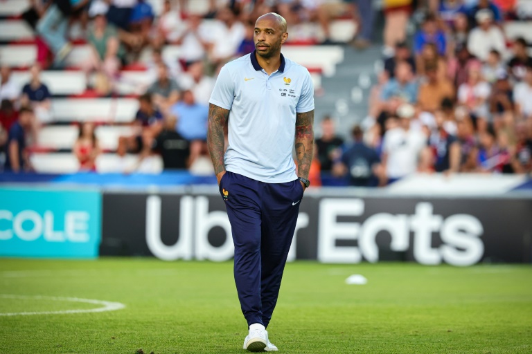 Thierry Henry, sélectionneur de l'équipe de France olympique de football, lors d'une match de préparation aux JO face au Japon, le 17 juillet 2024 à Toulon