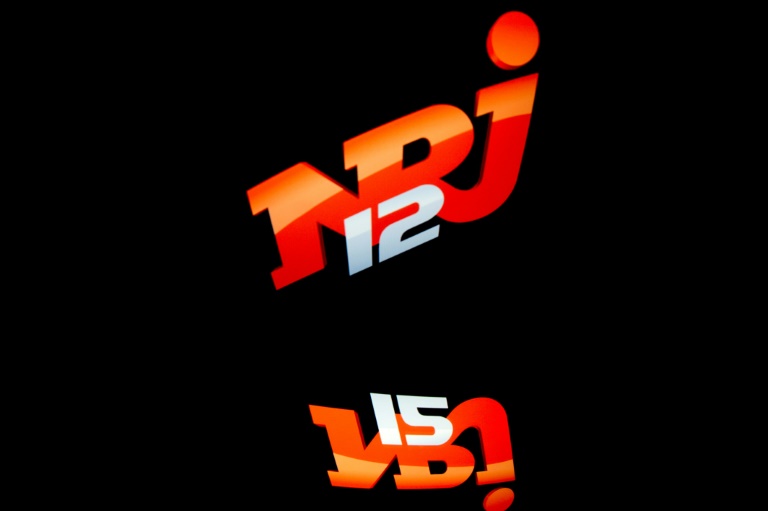 NRJ 12, aux audiences faibles et programmant essentiellement des rediffusions, n'a pas été retenue pour le renouvellement de sa fréquence TNT