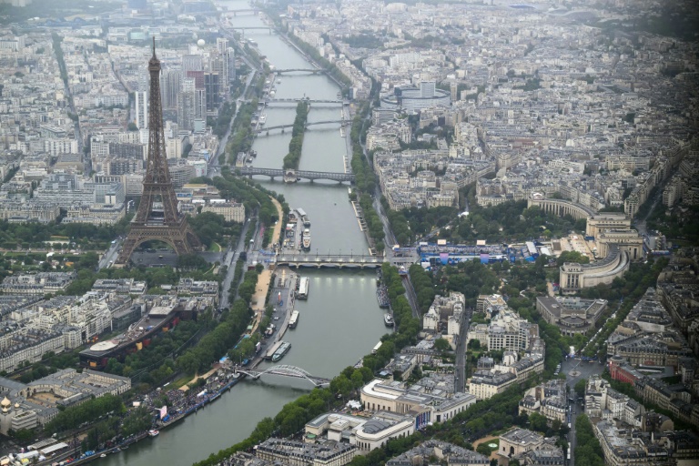 Vue aérienne de Paris et de la Seine le 26 juillet 2024