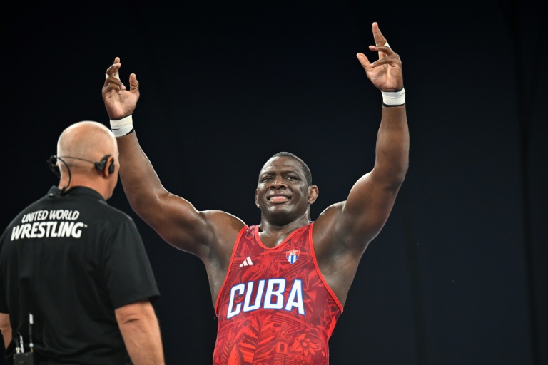 Le lutteur cubain Mijain Lopez après sa victoire en demi-finale des 130 kg (greco-romaine) contre l'Azerbaïdjanais Sabah Saleh Shariati, aux JO de Paris, le 5 août 2024