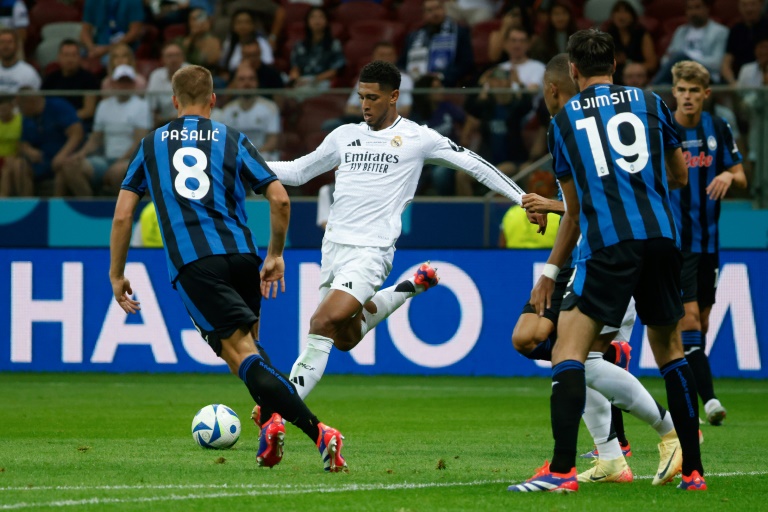 Le joueur du Real Madrid Jude Bellingham (au centre) à Varsovie en Supercoupe d'Europe contre l'Atalanta le 14 août 2024