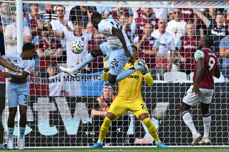 Amadou Onana marque pour Aston Villa contre West Ham à Londres le 17 août 2024