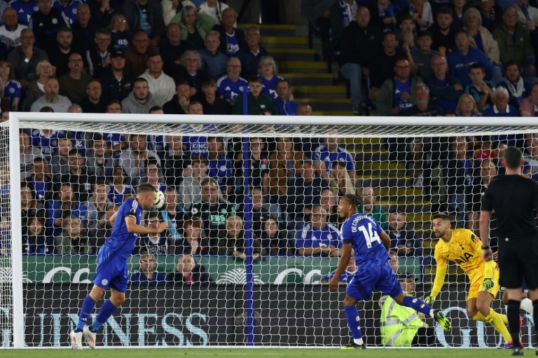 Le vétéran Jamie Vardy (N.9) égalise pour Leicester City contre Tottenham au King Power Stadium, le 19 août 2024