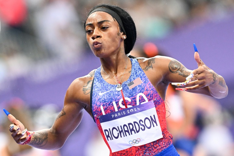 La sprinteuse américaine Sha'Carri Richardson après la finale du relais 4*100 mètres féminin, aux JO-2024 au Stade de France, le 9 août 2024