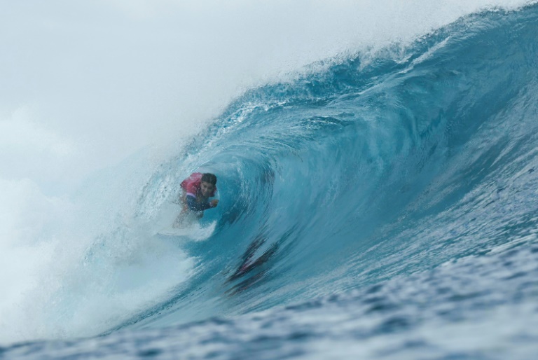 L'Américaine Caroline Marks lors de la finale pour la médaille d'or en surf féminin, lors des Jeux olympiques de Paris 2024, à Teahupo'o (Tahiti), le 5 août