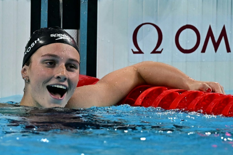 La joie de la Canadienne Summer Mcintosh, victorieuse du 200 m 4 nages, à La Défense Arena de Nanterre, le 3 août 2024