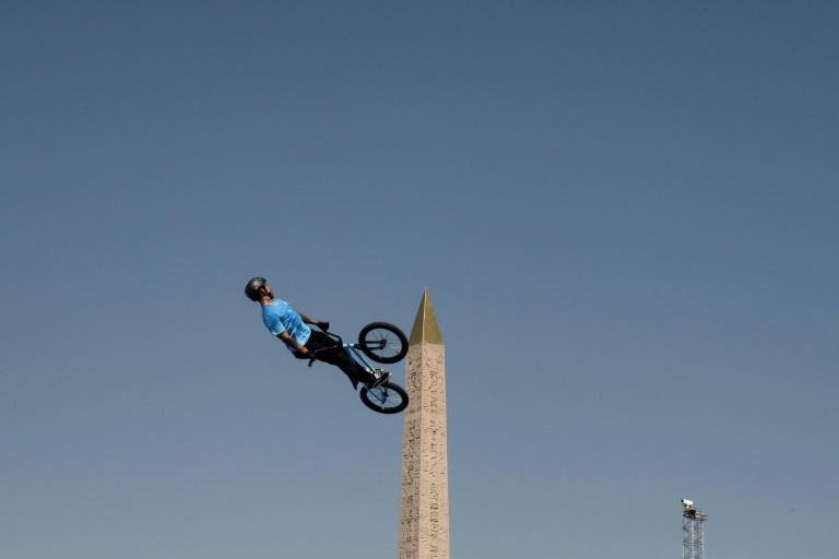 L'Argentin Jose Torres Gil lors d'une séance d'entraînement de BMX freestyle aux Jeux Olympiques de Paris 2024 à la Concorde, le 29 juillet 2024 à Paris