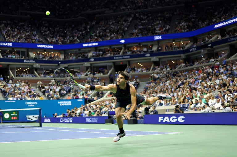 L'Espagnol Carlos Alcaraz battu lors de son match contre le Néerlandais Botic van De Zandschulp lors du deuxième tour l'US Open à New York, le 29 août 2024