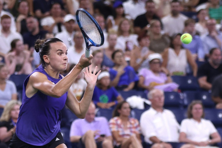 Clara Burel lors de son match contre la Bélarusse Victoria Azarenka, au 2e tour de l'US Open, le 28 août 2024 à New York