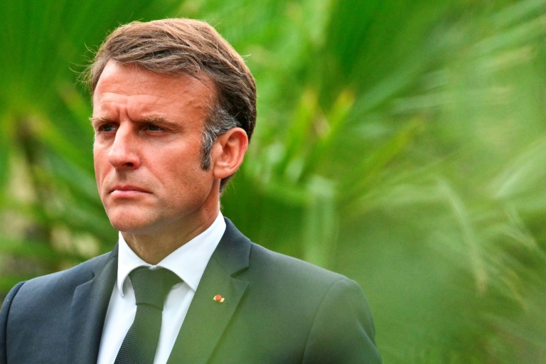 Le président Emmanuel Macron, le 15 août 2024 à Boulouris-sur-Mer, dans le Var