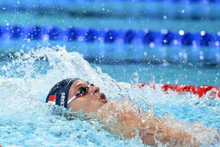 Le nageur français Léon Marchand lors des séries du 200 m 4 nages aux Jeux olympiques de Paris à l'Arena La Défense de Nanterre le 31 juillet 2024