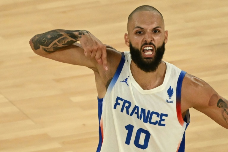 Evan Fournier lors de la victoire des Bleus contre le Canada, en quart de finale du tournoi olympique, le 6 août 2024 à Paris